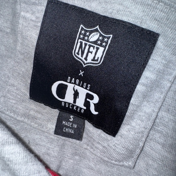 NFL x Darius Rucker Tampa Bay Buccaneers Henley T-Shirt Gray Small - Picture 2 of 3